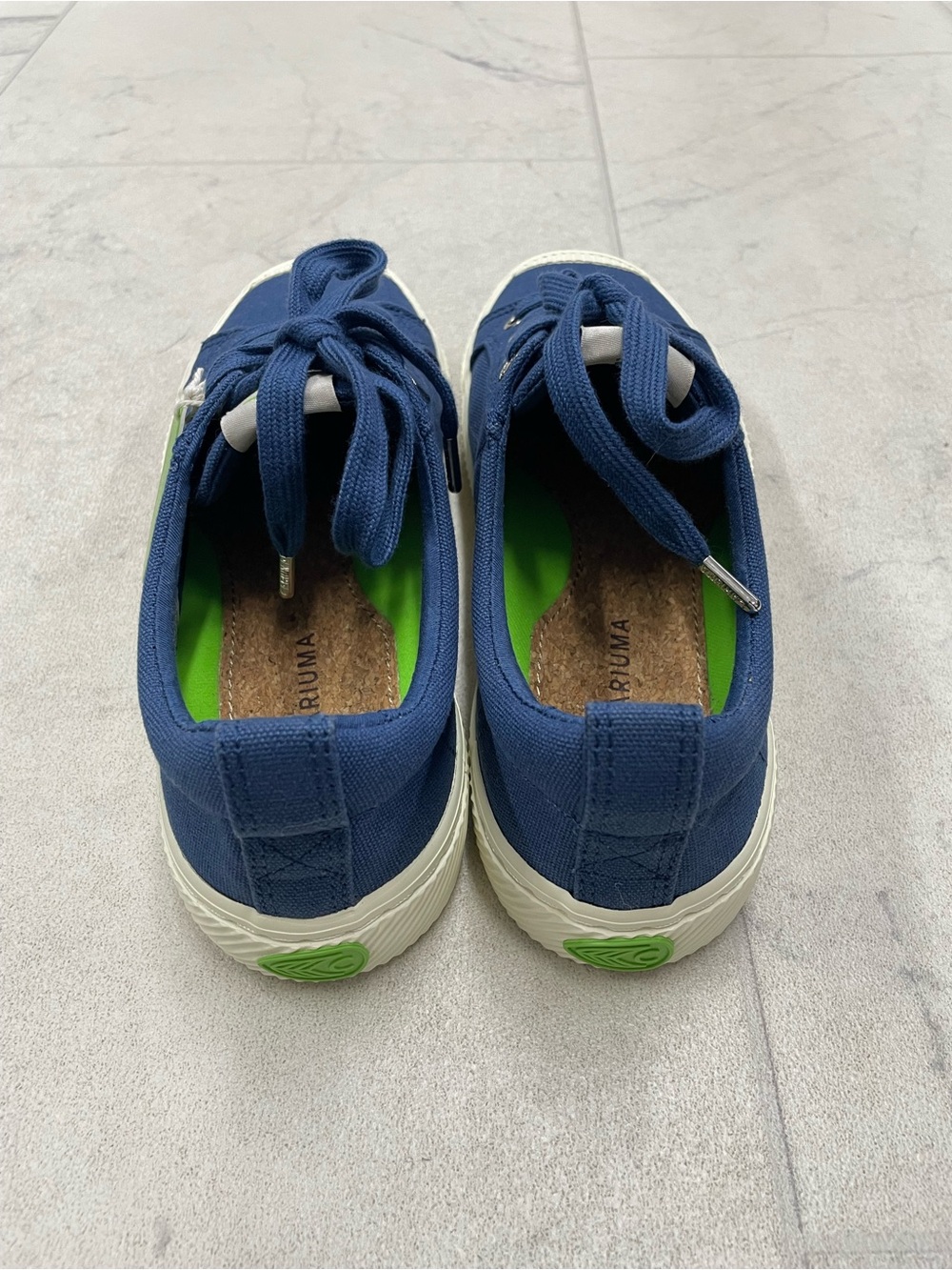 (CA-4) Cariuma OCA Low Canvas Sneakers - Picture 4 of 5